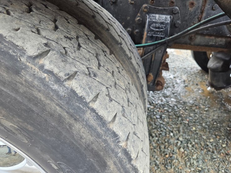 1995-peterbilt-357-image-95