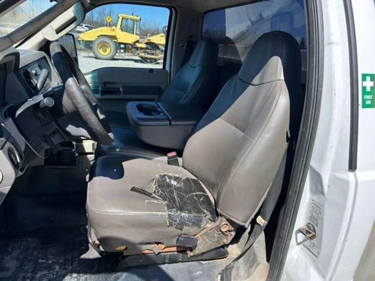 2010-ford-f250-xl-image-15