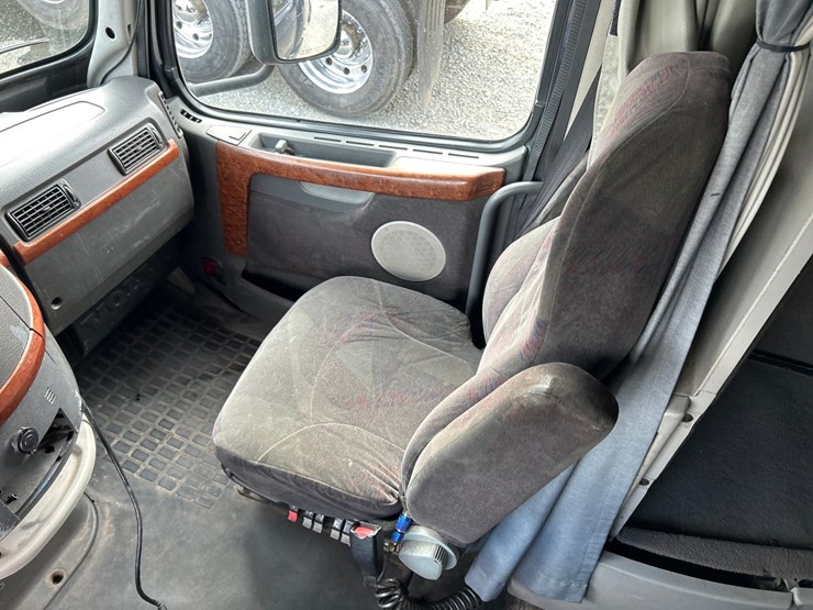 2009-volvo-10-image-62