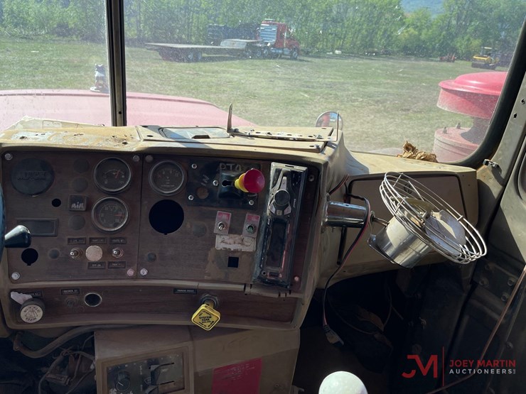 1984-mack-rd686s-image-23