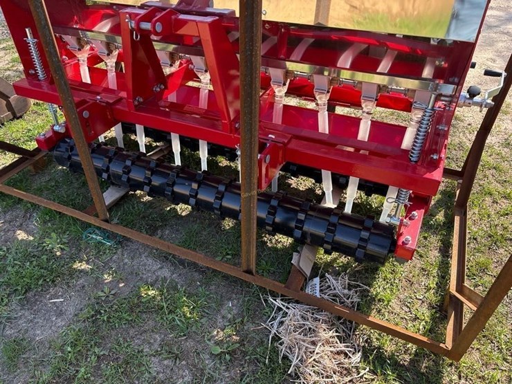 new-6'-skidsteer-mount-seeder-image-4