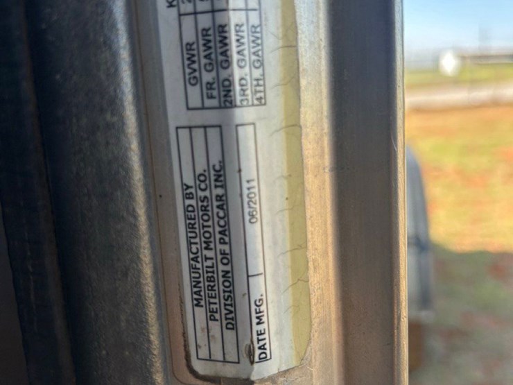 2012-peterbilt-386-image-43