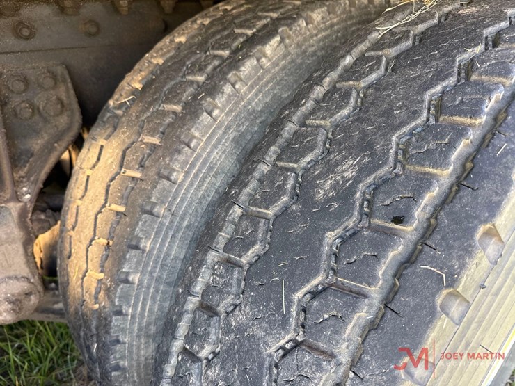 2017-kenworth-t880-image-22