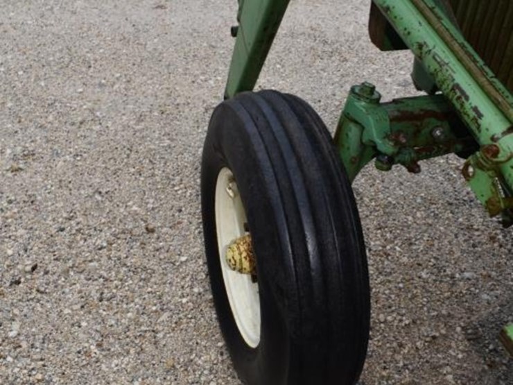 john-deere-2440-image-11