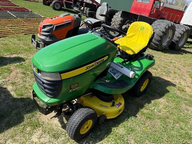 john-deere-x300-image-2