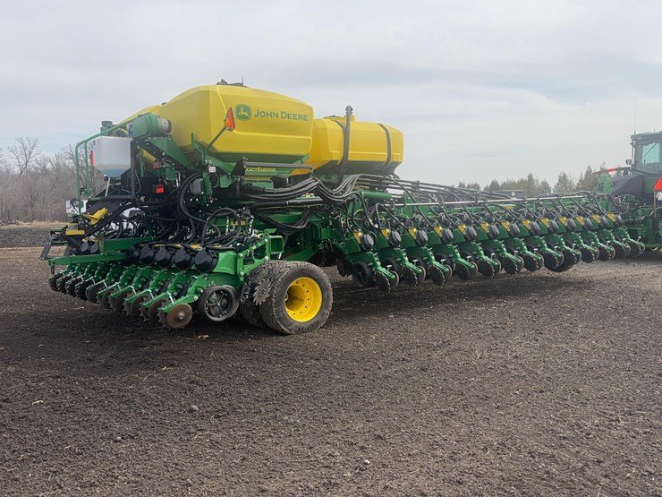 2024-john-deere-db66-image-6