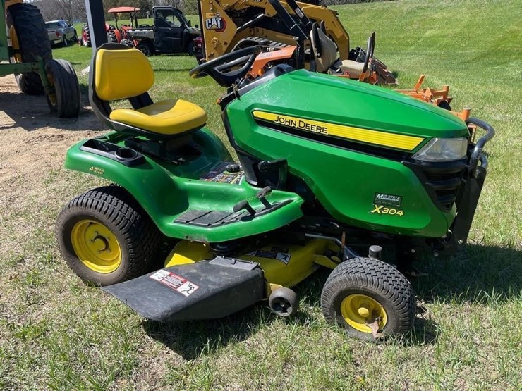 2014-john-deere-x304-image-1