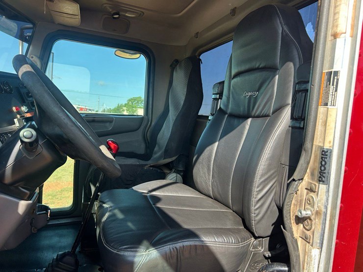 2012-peterbilt-386-image-24