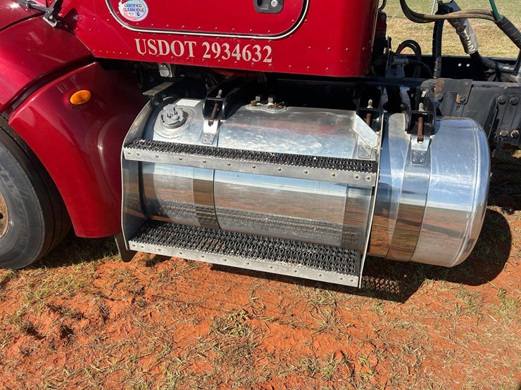 2012-peterbilt-386-image-16