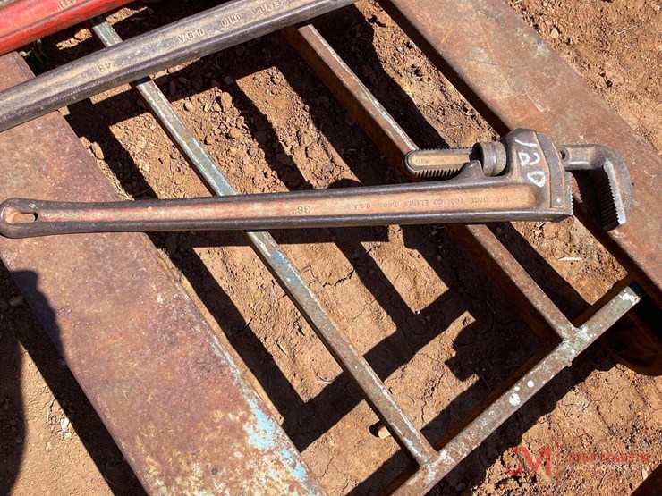36"-pipe-wrench-image-1