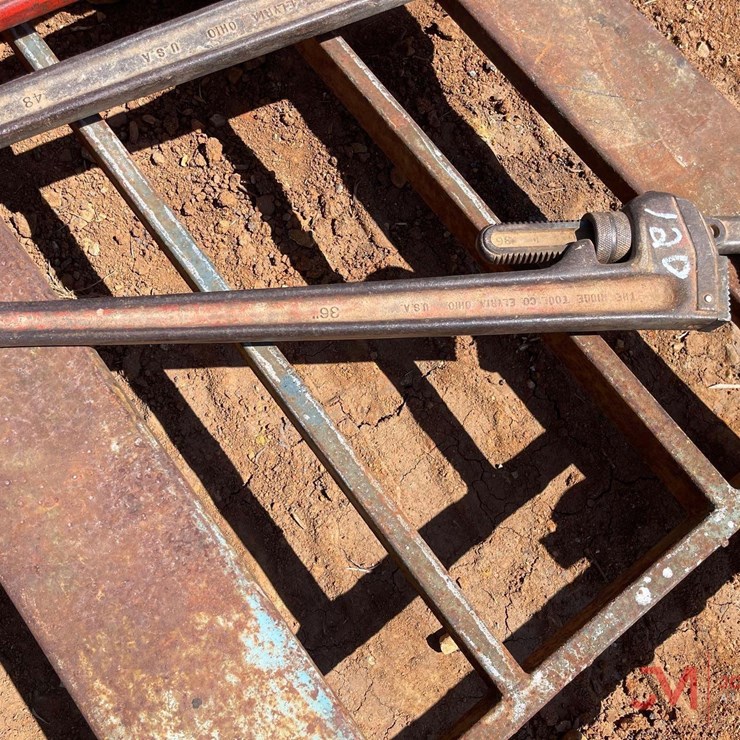 36" PIPE WRENCH