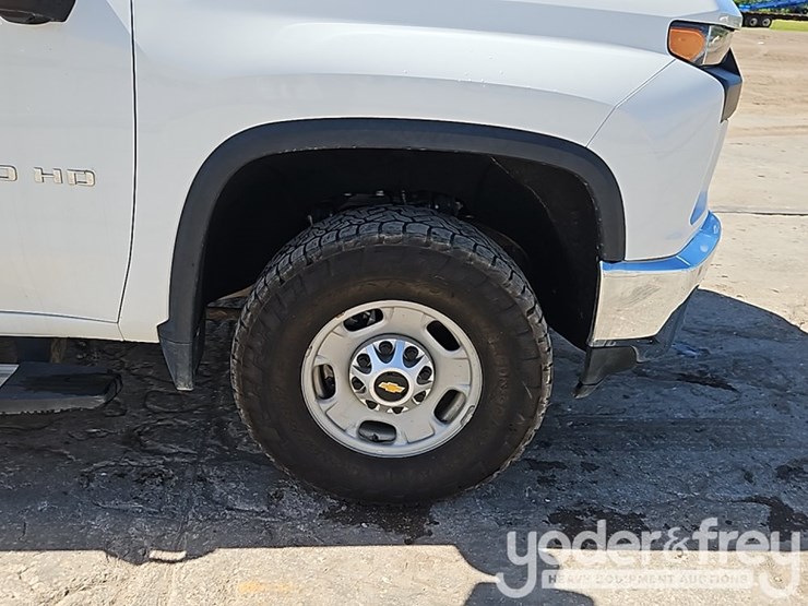 2022-chevrolet-2500hd-image-9