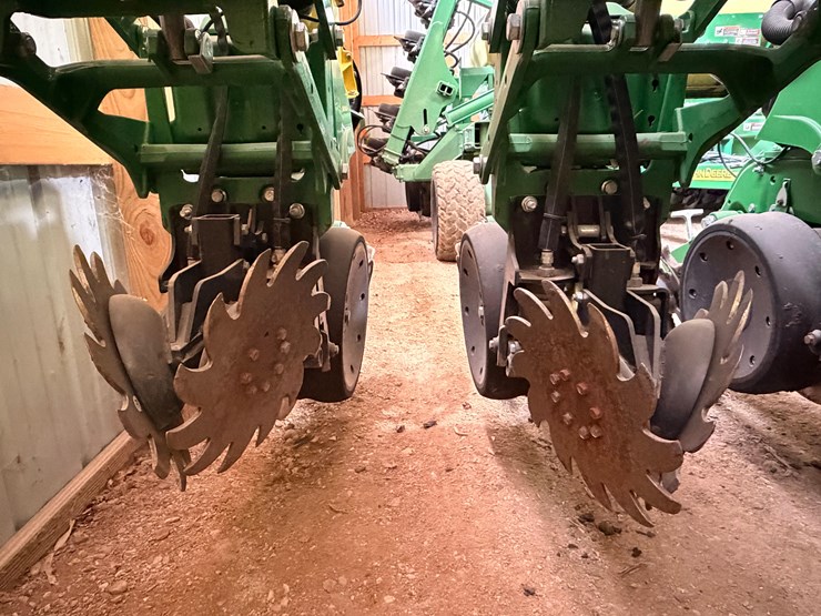 2024-john-deere-db66-image-30