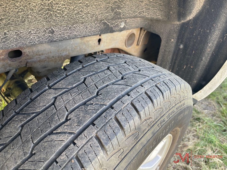 2018-chevrolet-silverado-1500-lt-image-11