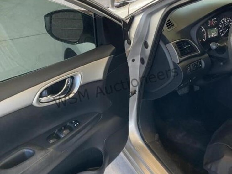 2015-nissan-sentra-sdn-image-22