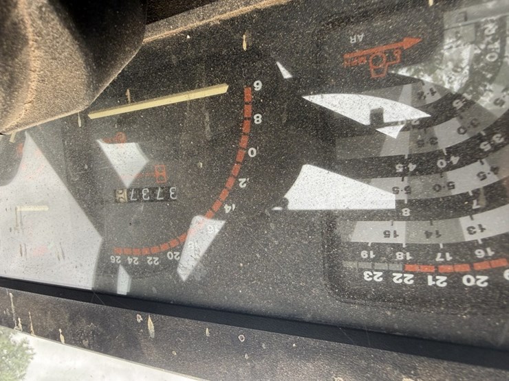 massey-ferguson-383-image-19