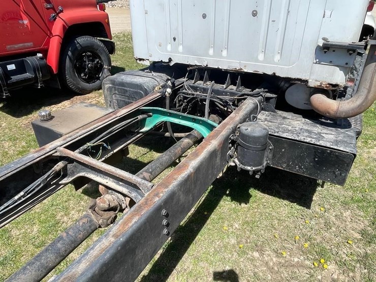 1982-international-f-2674-straight-truck-image-6