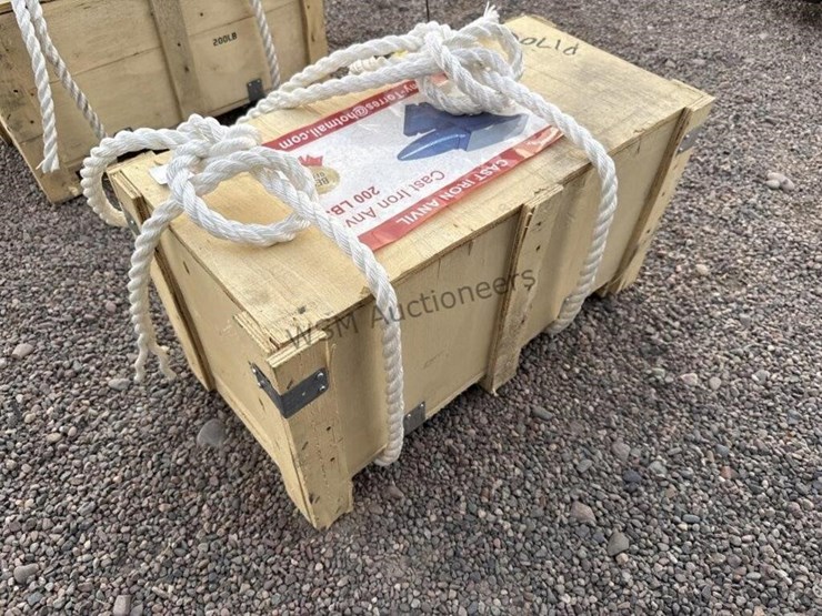 great-bear-200lbs-cast-iron-anvil-image-4