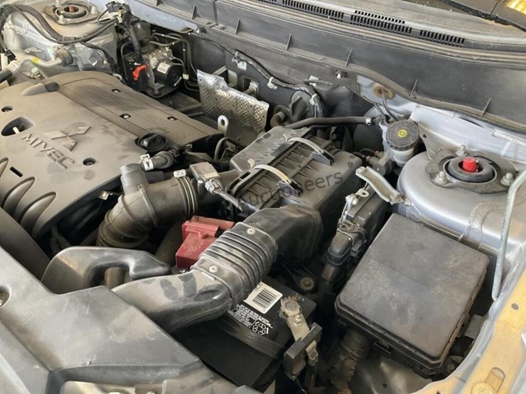 2011-mitsubishi-outlander-image-11