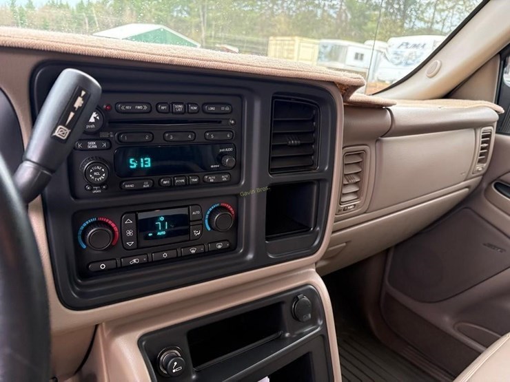 2004-gmc-sierra-2500-image-17