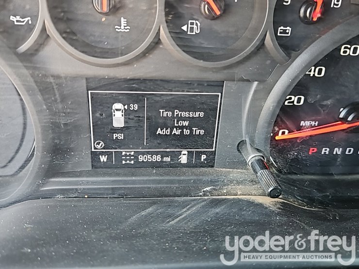 2022-chevrolet-2500hd-image-37