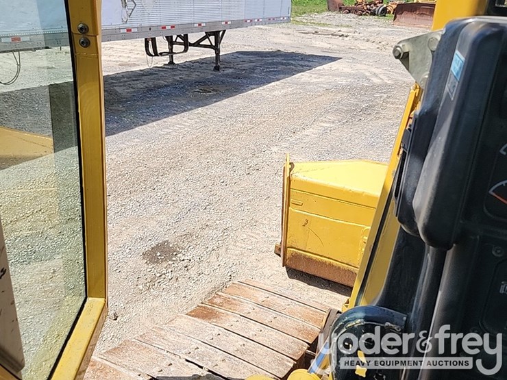 2006-caterpillar-d5n-xl-image-39