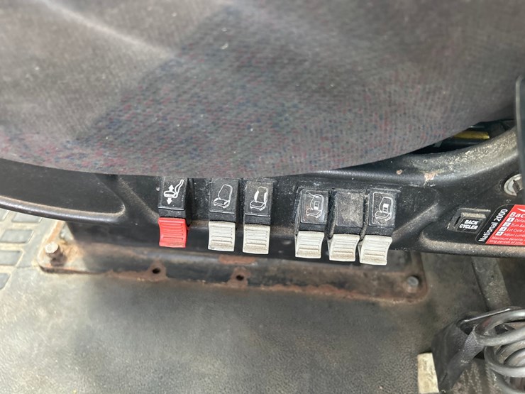 2009-volvo-10-image-63