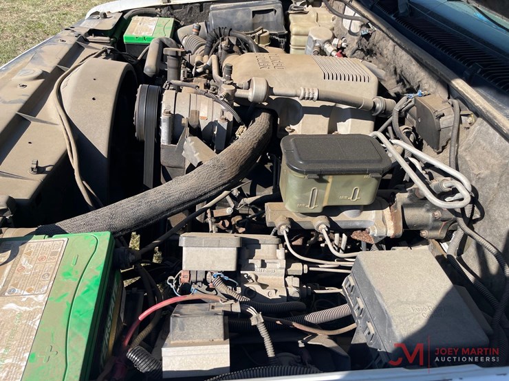 2001-chevrolet-3500-image-16