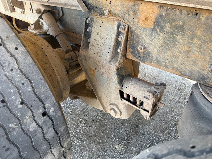 1995-mack-cl713-image-39