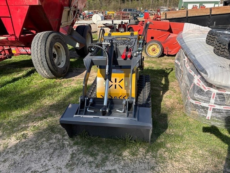 new-ssl60-skid-steer-loader-image-2
