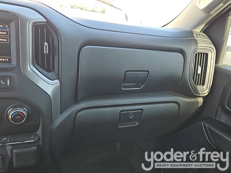 2022-chevrolet-2500hd-image-28