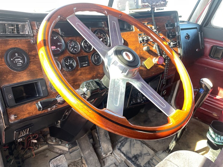 1998-peterbilt-378-image-45