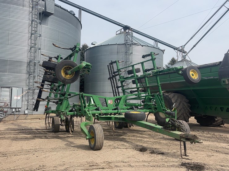 john-deere-2210-image-3