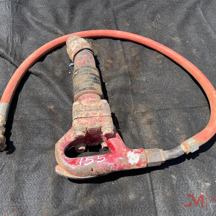 PNEUMATIC CHIPPING HAMMER