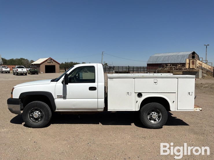 2004-chevrolet-silverado-3500-image-8