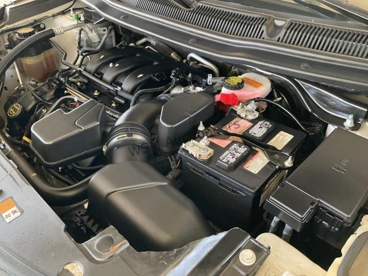 2018-ford-explorer-image-12