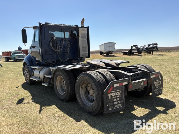 2010-international-prostar-image-7