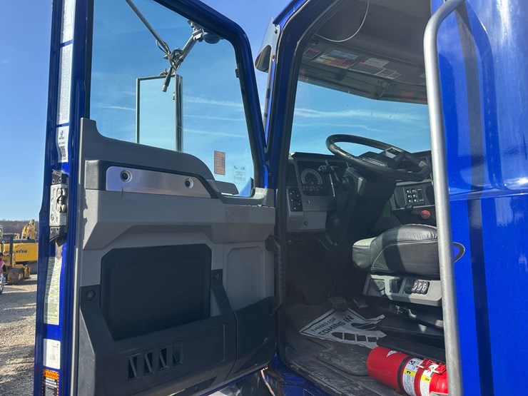 2019-massey-ferguson-8-image-22