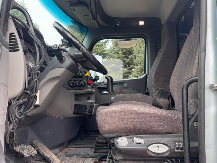 2015-peterbilt-579-image-6
