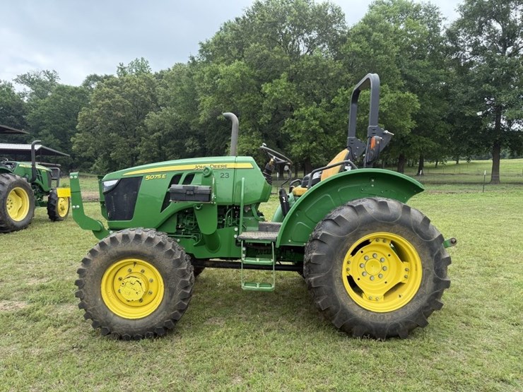 2020-john-deere-5075e-image-8