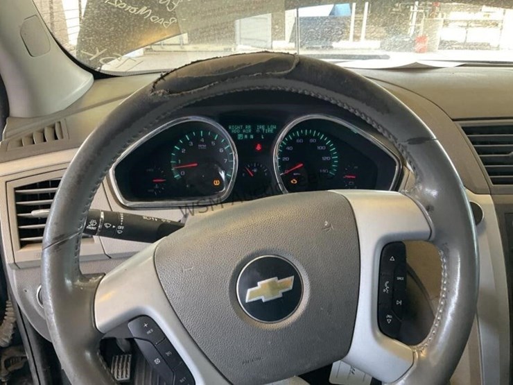 2012-chevrolet-traverse-ls-image-17