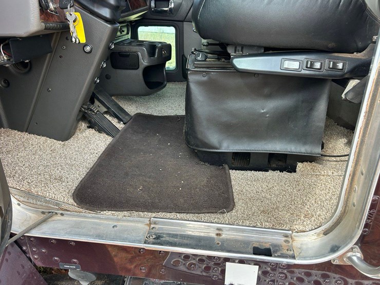 2009-kenworth-t300-image-22