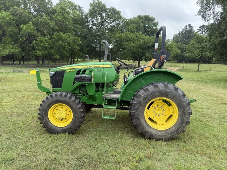 2020-john-deere-5075e-image-8