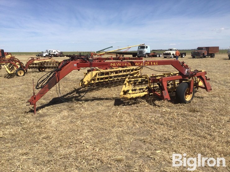 new-holland-216-image-1