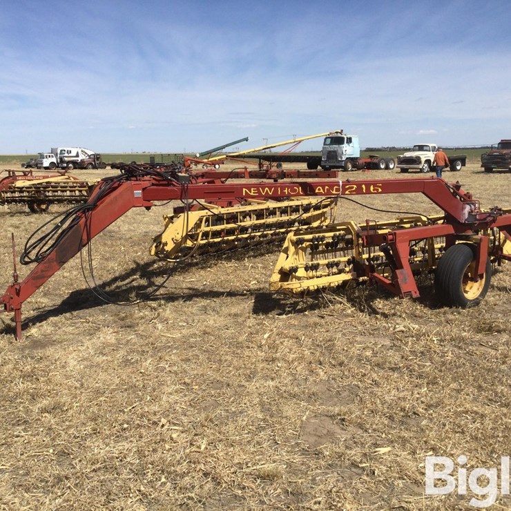 NEW HOLLAND 216
