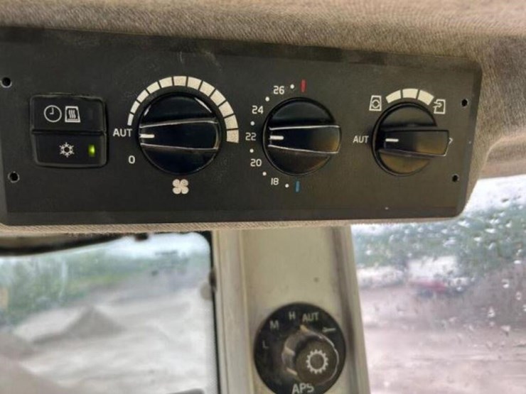 2012-volvo-l220g-image-55