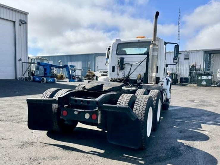 2004-international-8600-image-8