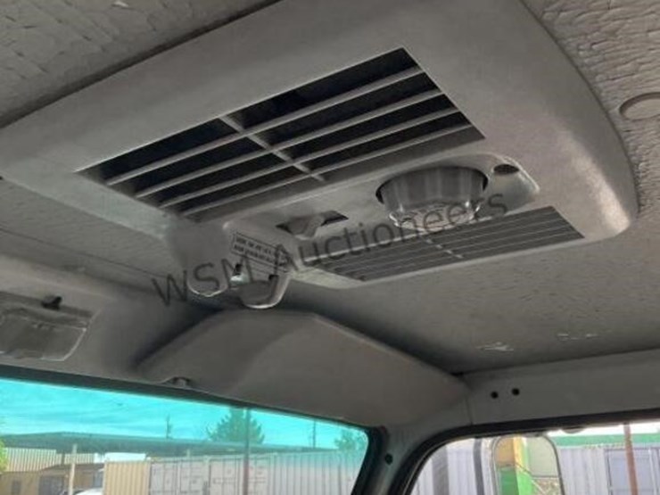 1998-isuzu-npr-image-21