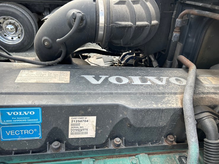 2009-volvo-10-image-48