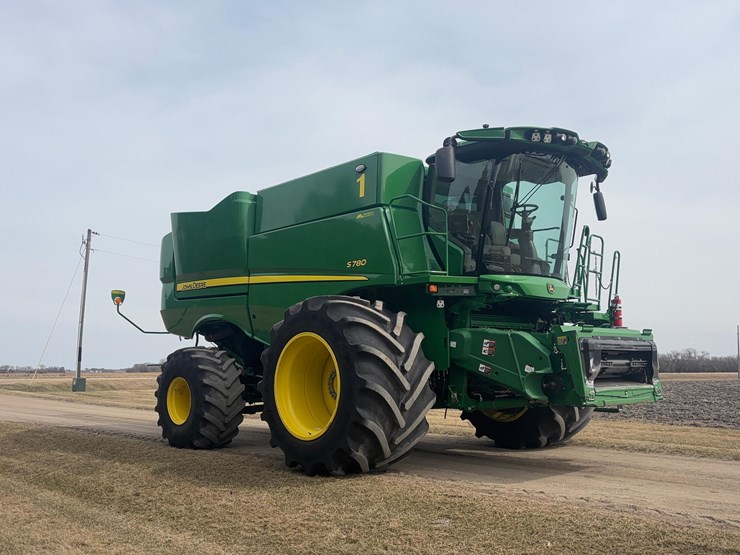2023-john-deere-s780-image-3